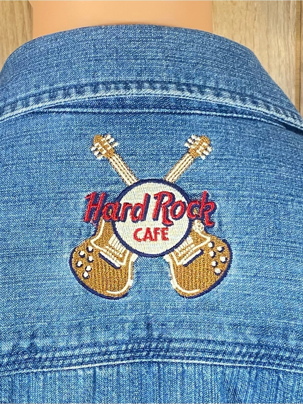 Vtg Hard Rock Cafe Denim Button-Down Shirt Baltimore Embroidered Logos Cotton M - Picture 4 of 6